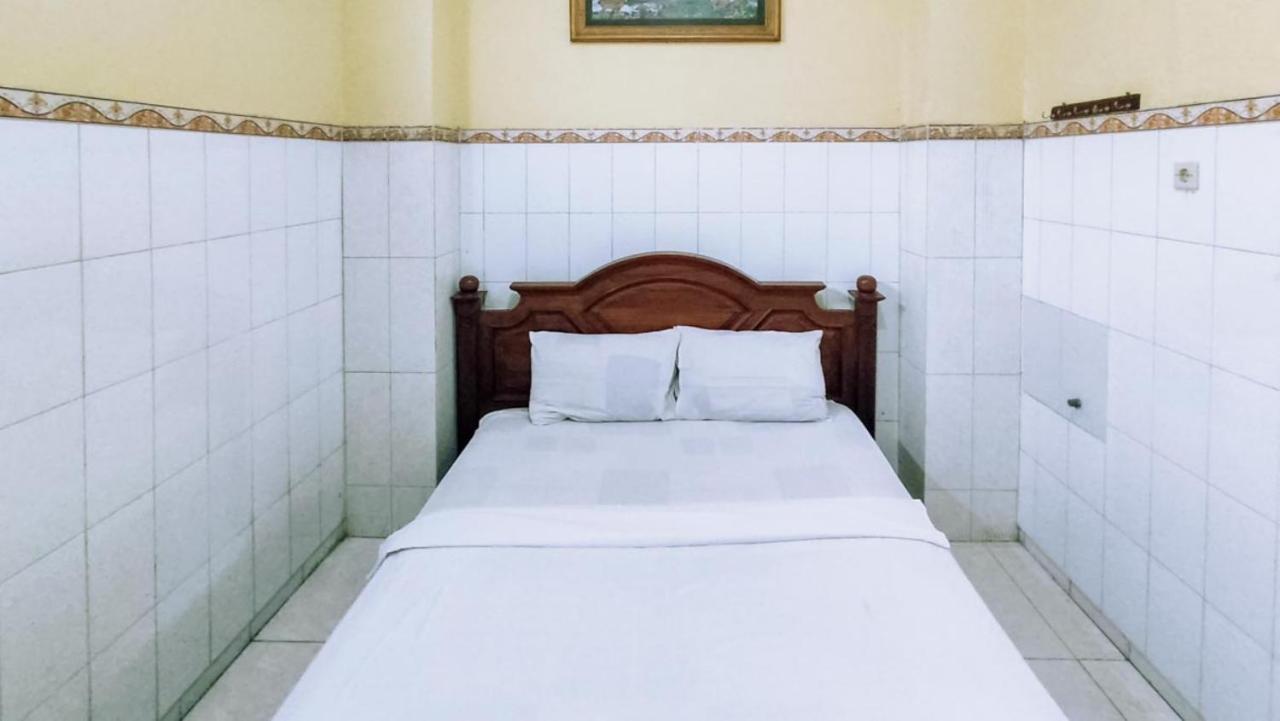 Hotel Shinta 1 Near Stasiun Kertosono Mitra Reddoorz Pelem Zewnętrze zdjęcie