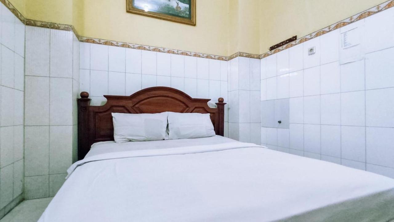 Hotel Shinta 1 Near Stasiun Kertosono Mitra Reddoorz Pelem Zewnętrze zdjęcie