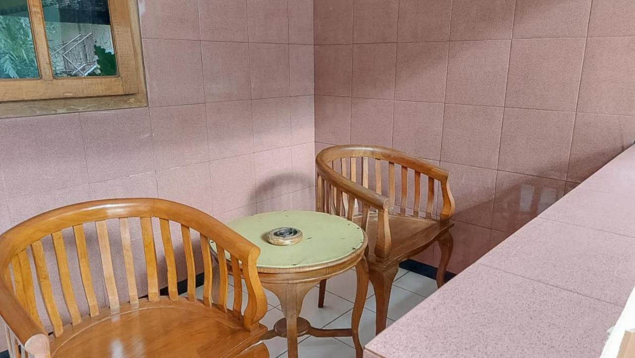 Hotel Shinta 1 Near Stasiun Kertosono Mitra Reddoorz Pelem Zewnętrze zdjęcie