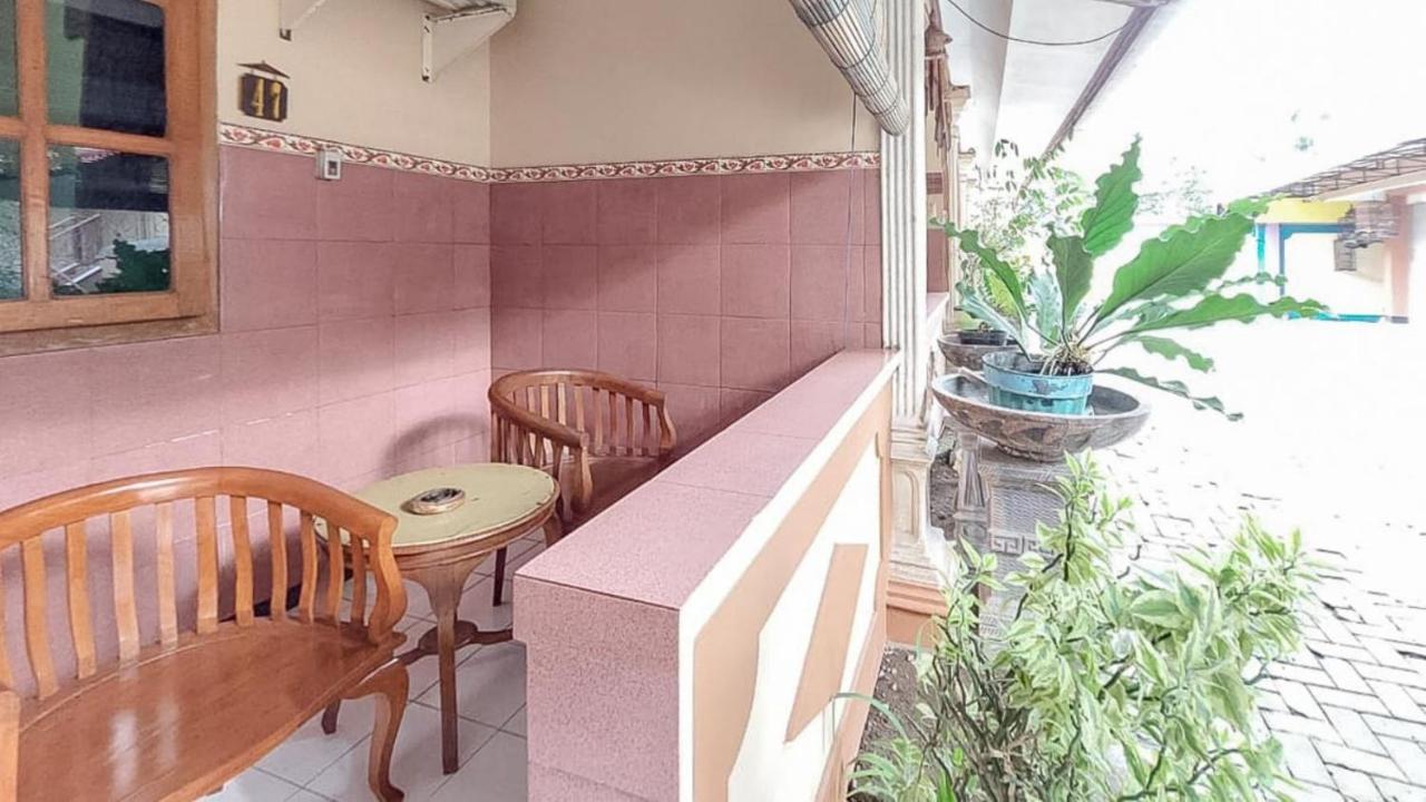Hotel Shinta 1 Near Stasiun Kertosono Mitra Reddoorz Pelem Zewnętrze zdjęcie