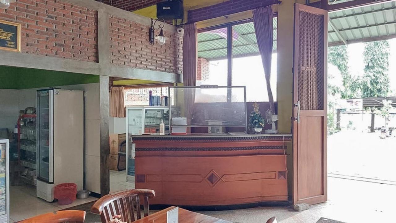 Hotel Shinta 1 Near Stasiun Kertosono Mitra Reddoorz Pelem Zewnętrze zdjęcie