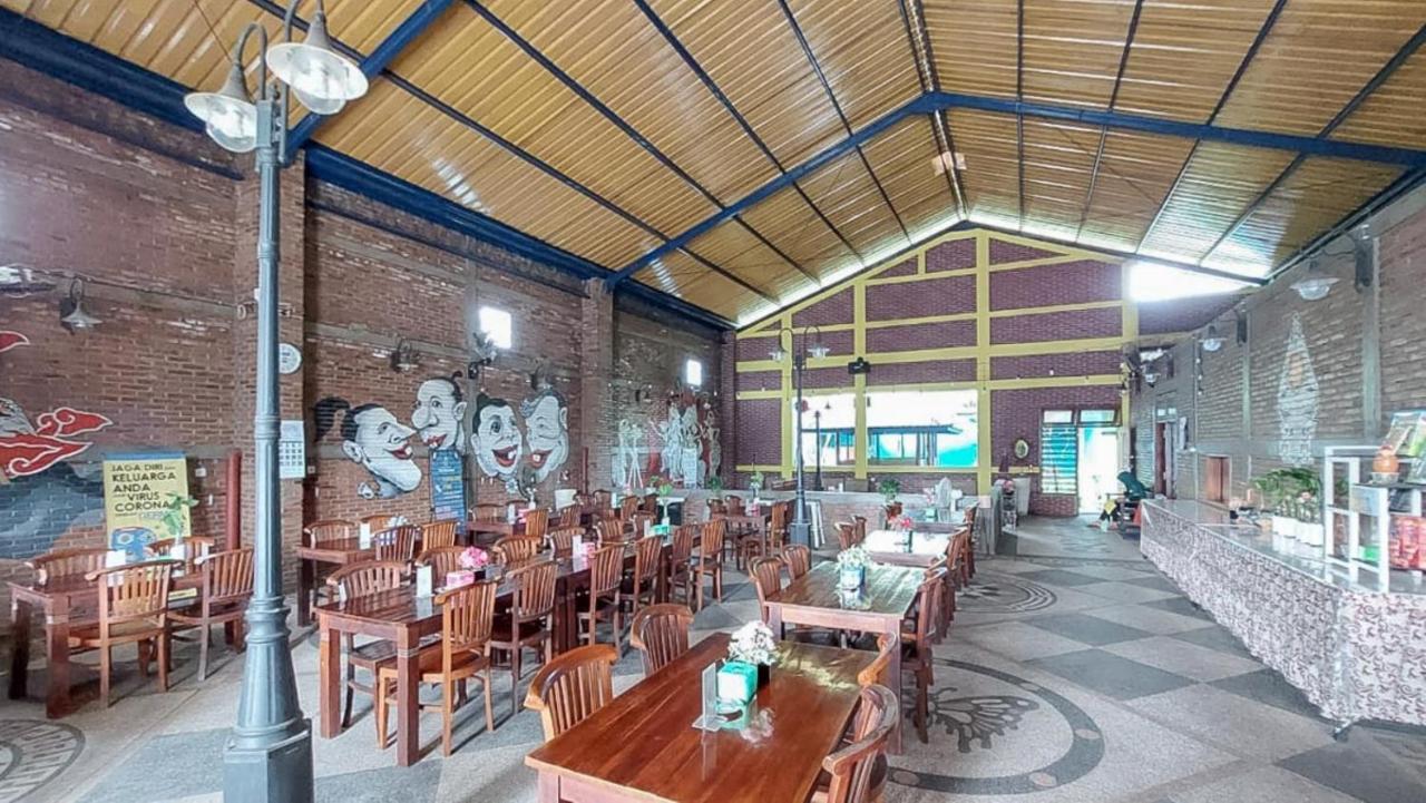 Hotel Shinta 1 Near Stasiun Kertosono Mitra Reddoorz Pelem Zewnętrze zdjęcie